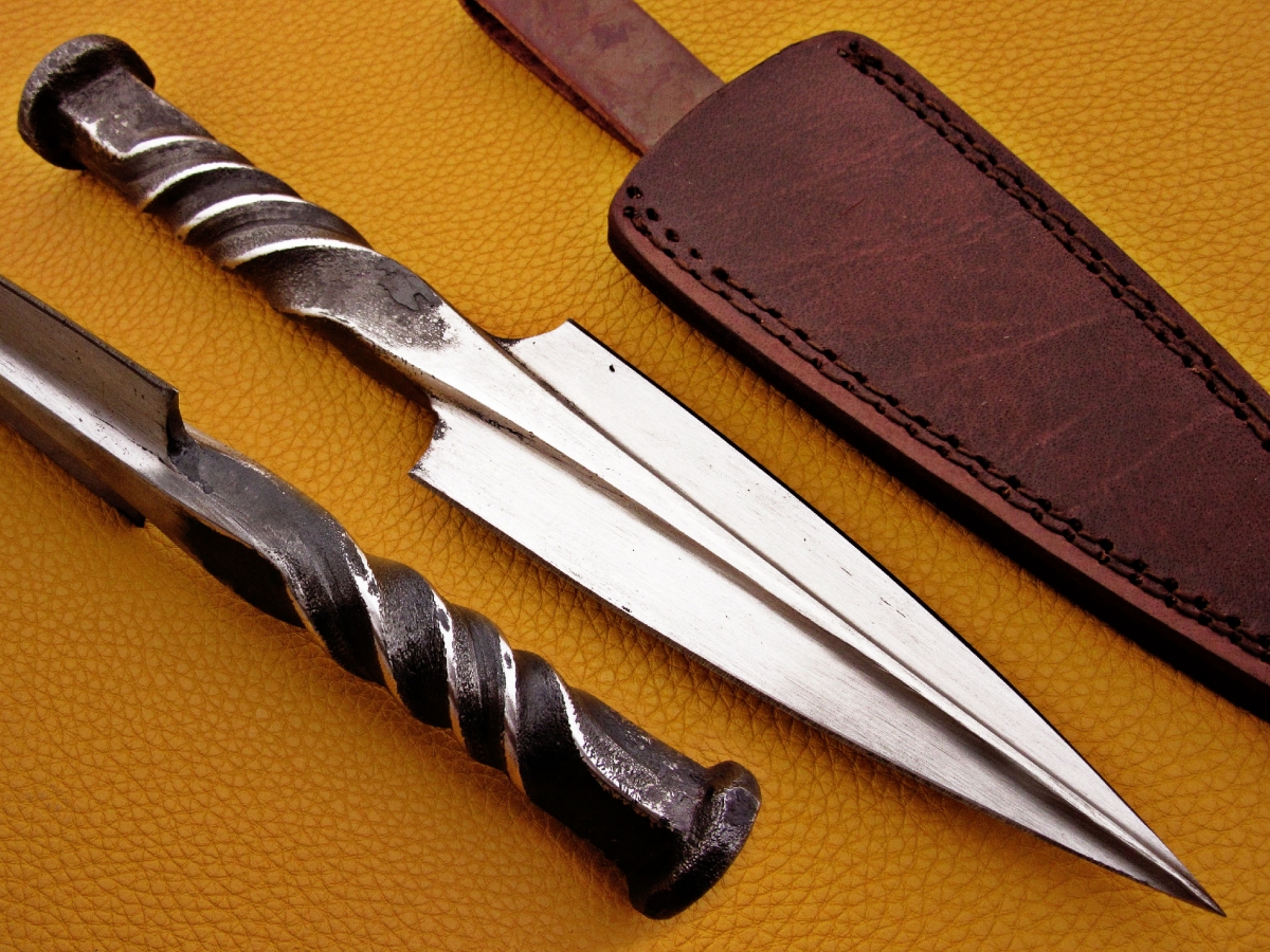 Horse Head Rail Spike Knife